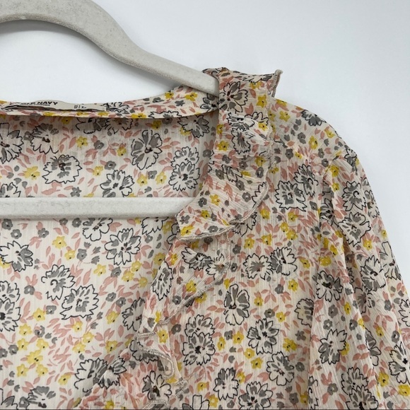 Old Navy Floral Sheer Lightweight Quarter Sleeves Ruffle Button V-Neckline Top - Picture 2 of 11